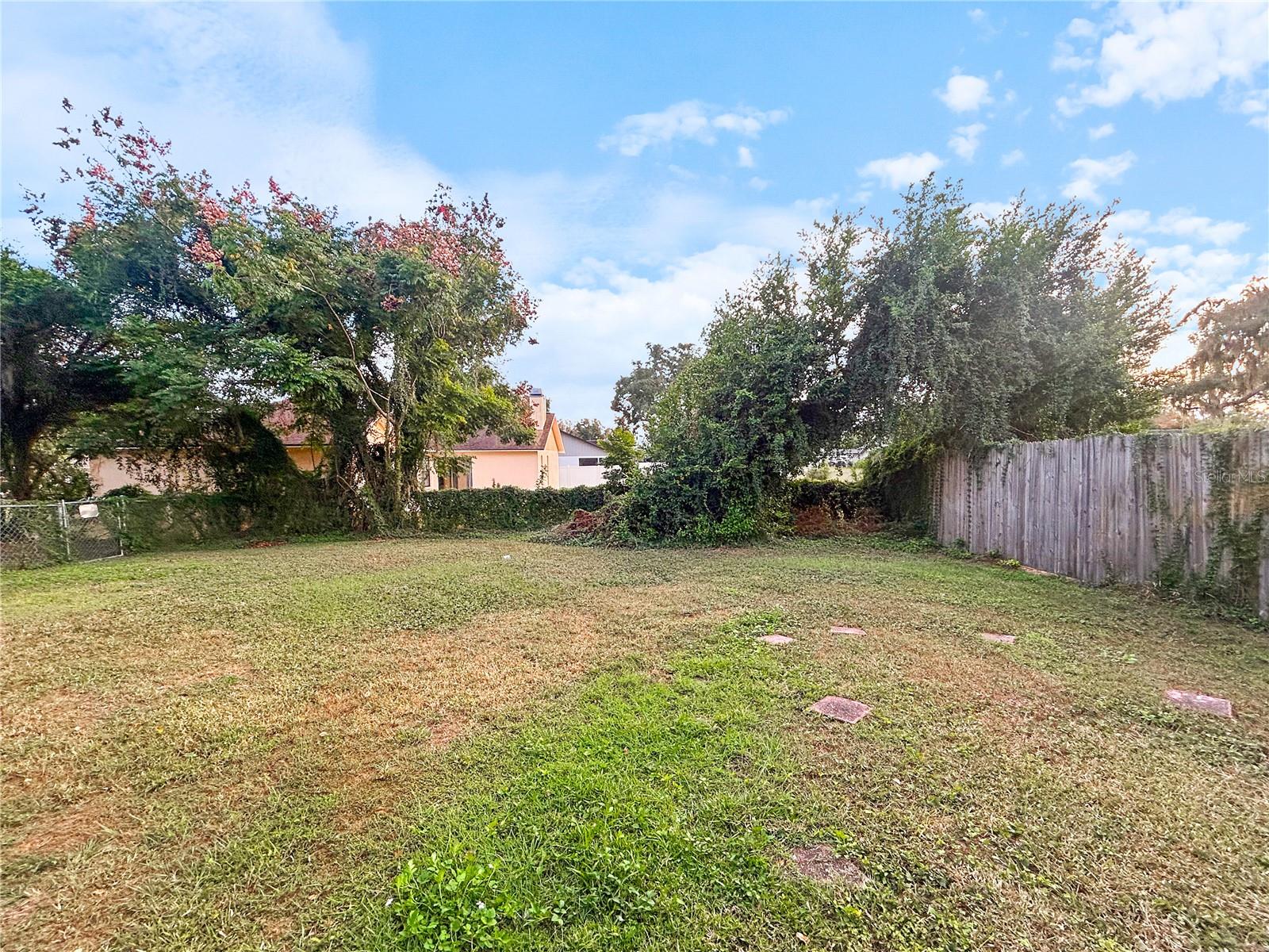 SHADY OAKS PARK - Residential