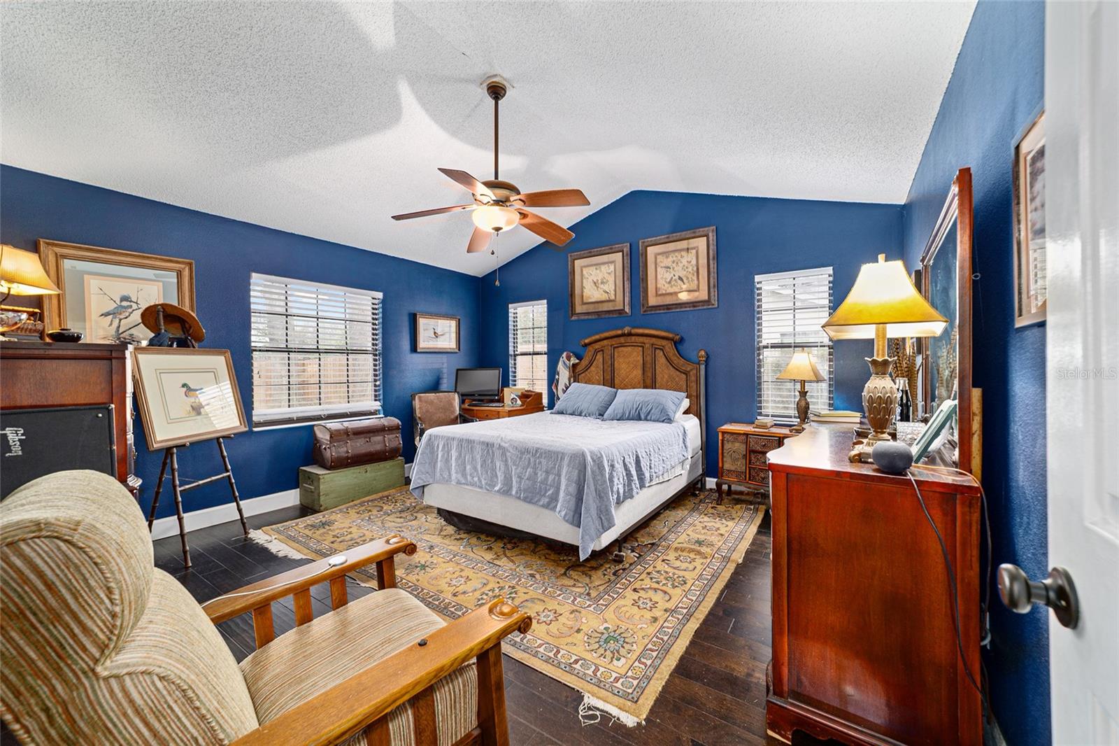 COUNTRY ESTATE - Residential