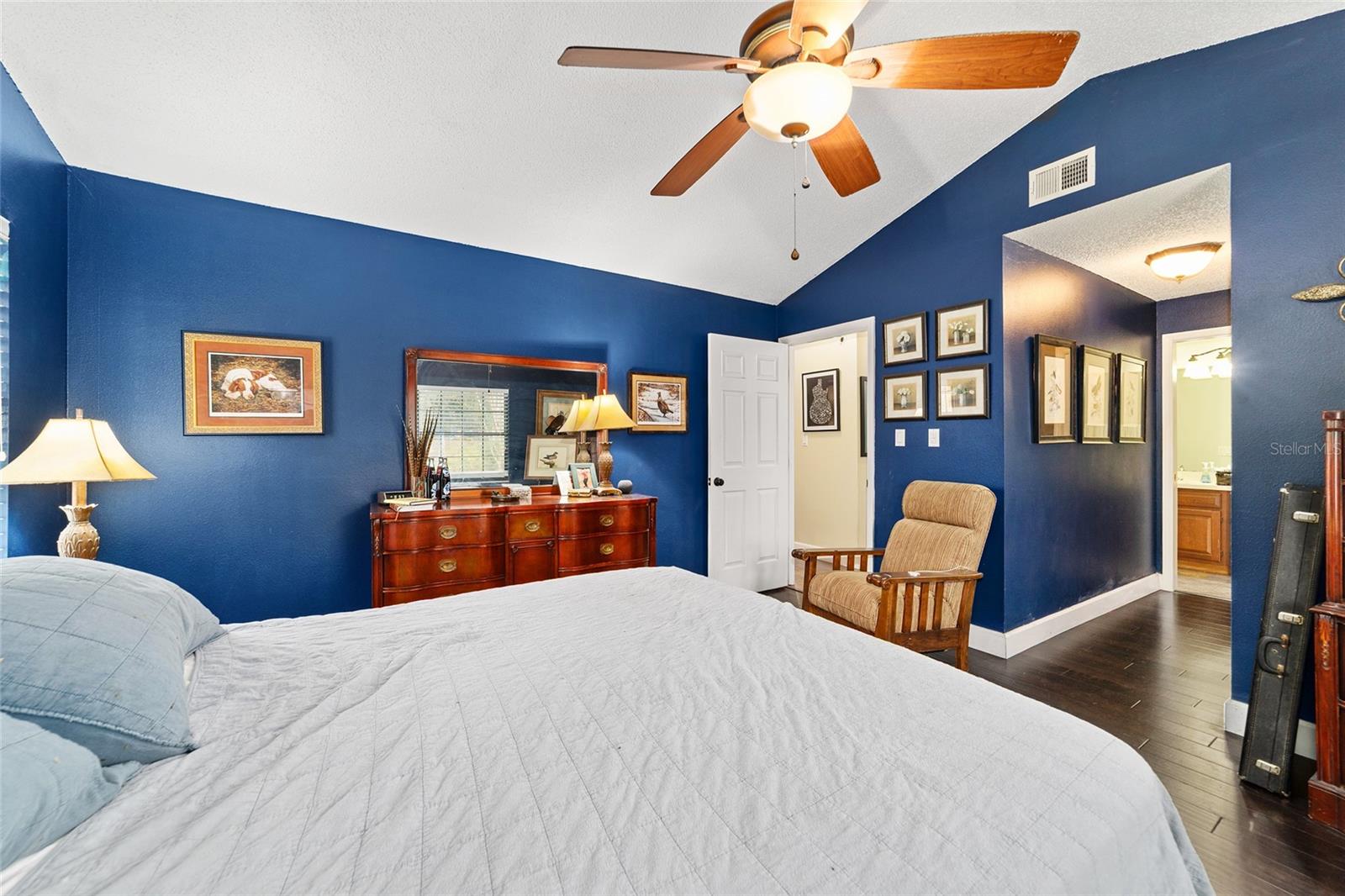 COUNTRY ESTATE - Residential