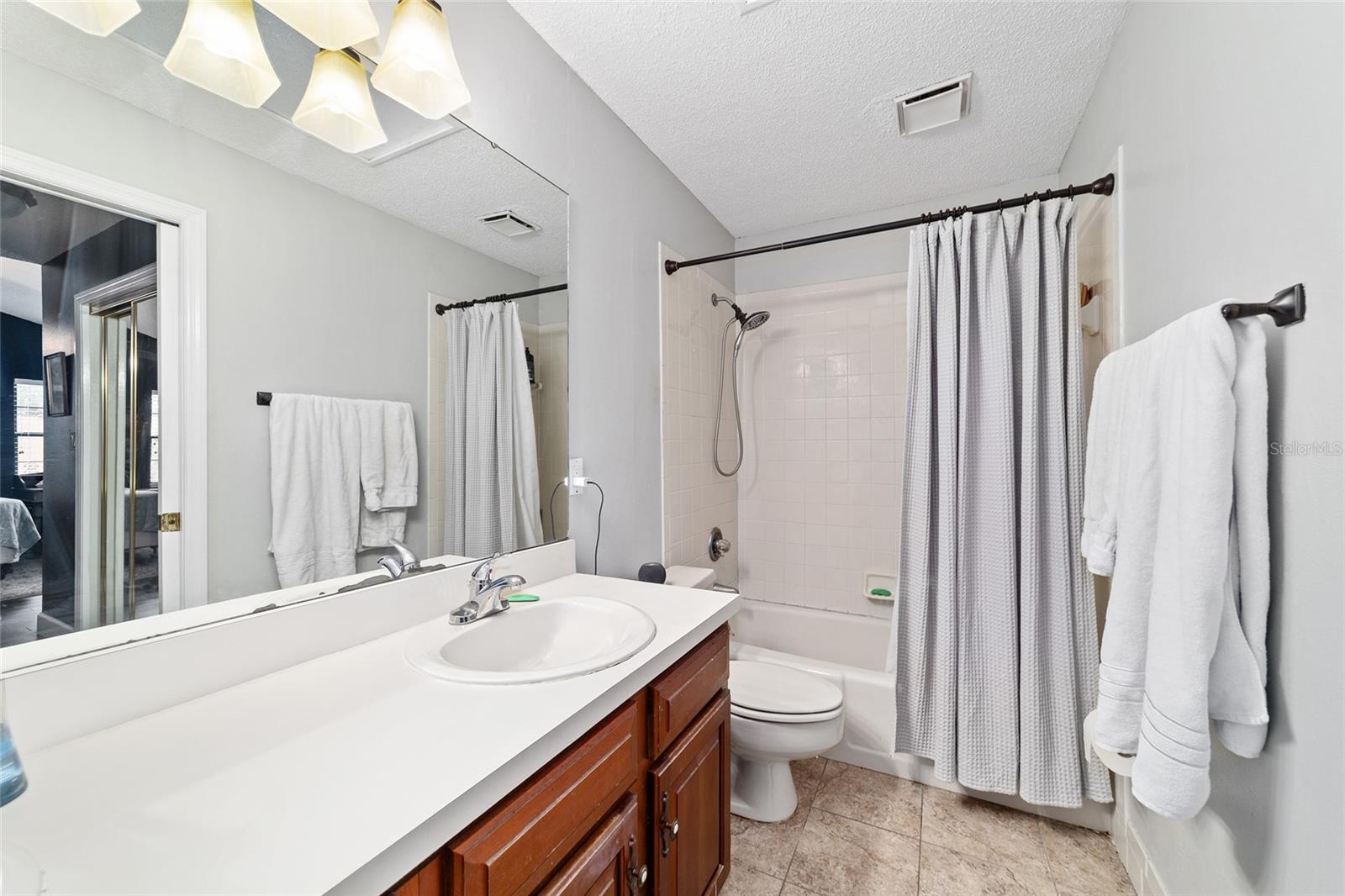 COUNTRY ESTATE - Residential