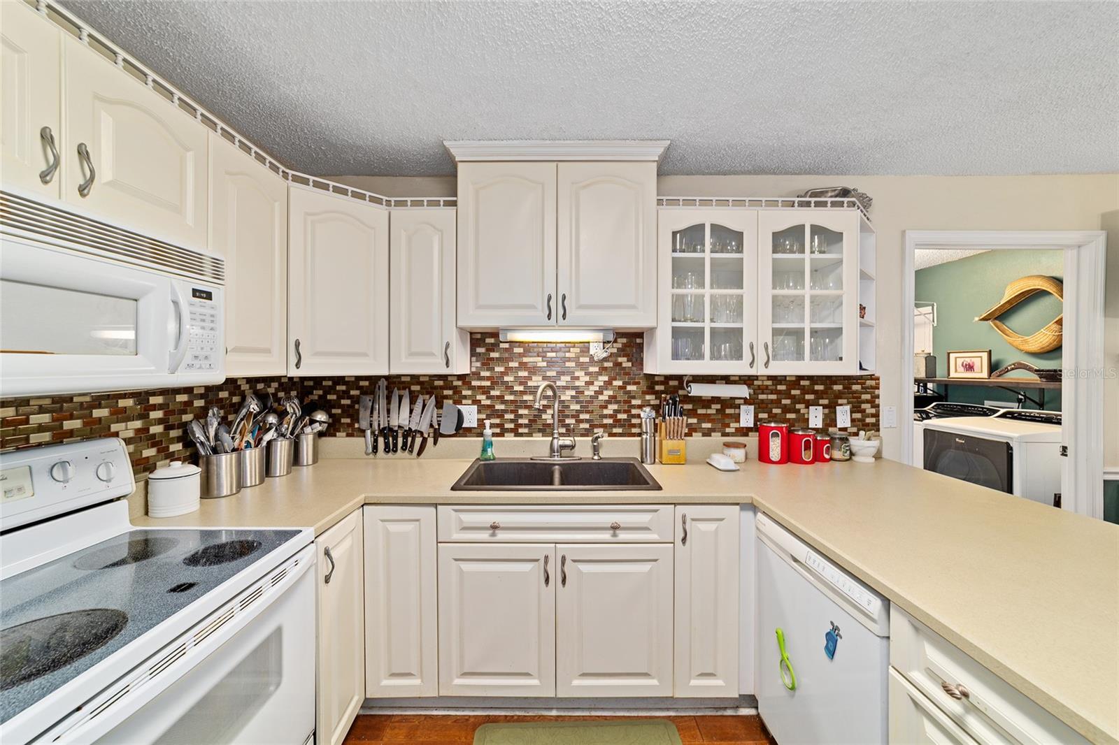 COUNTRY ESTATE - Residential