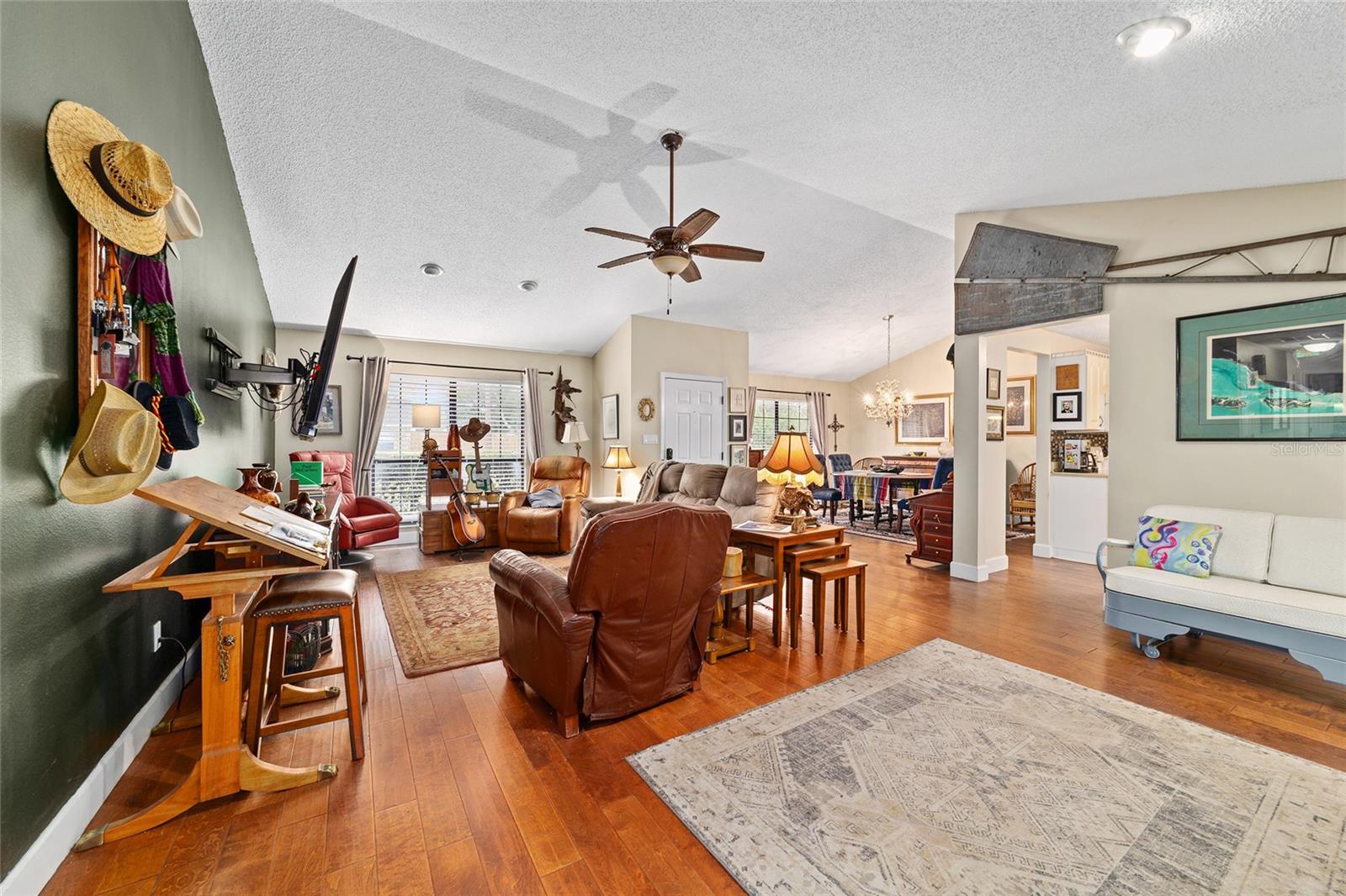 COUNTRY ESTATE - Residential