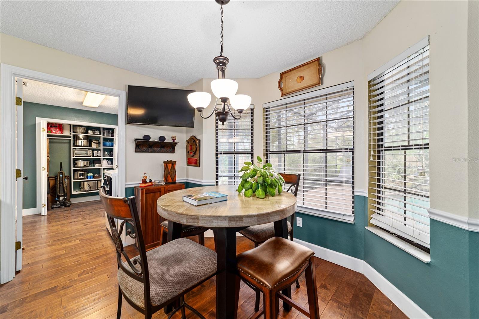 COUNTRY ESTATE - Residential