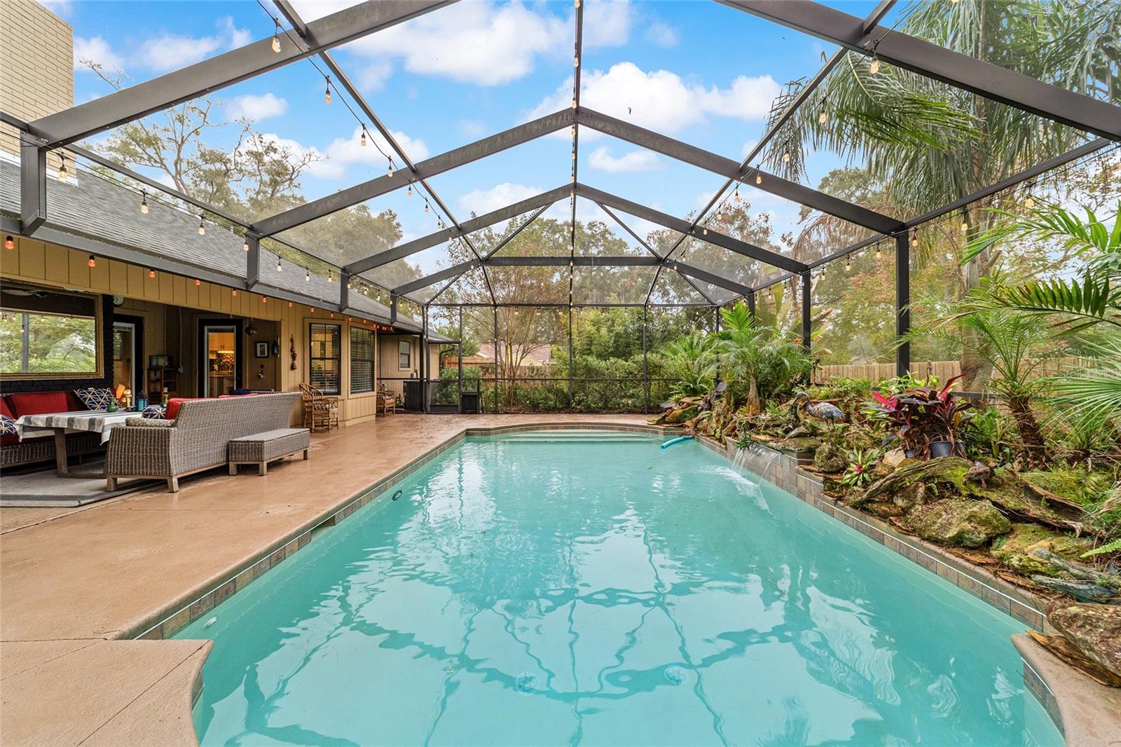 COUNTRY ESTATE - Residential