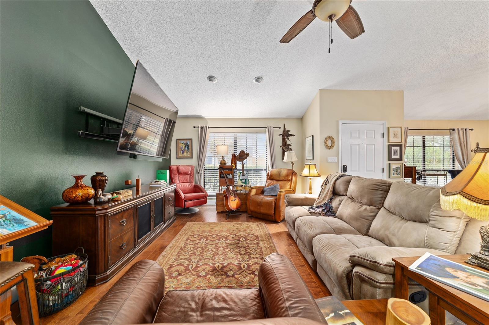 COUNTRY ESTATE - Residential