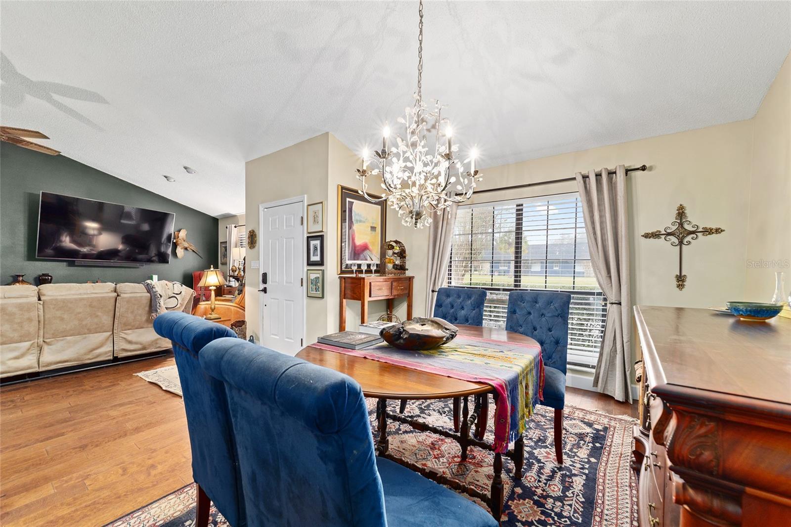 COUNTRY ESTATE - Residential