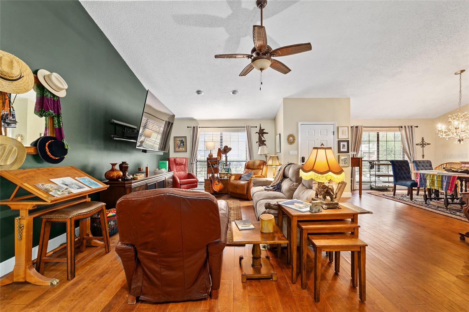 COUNTRY ESTATE - Residential