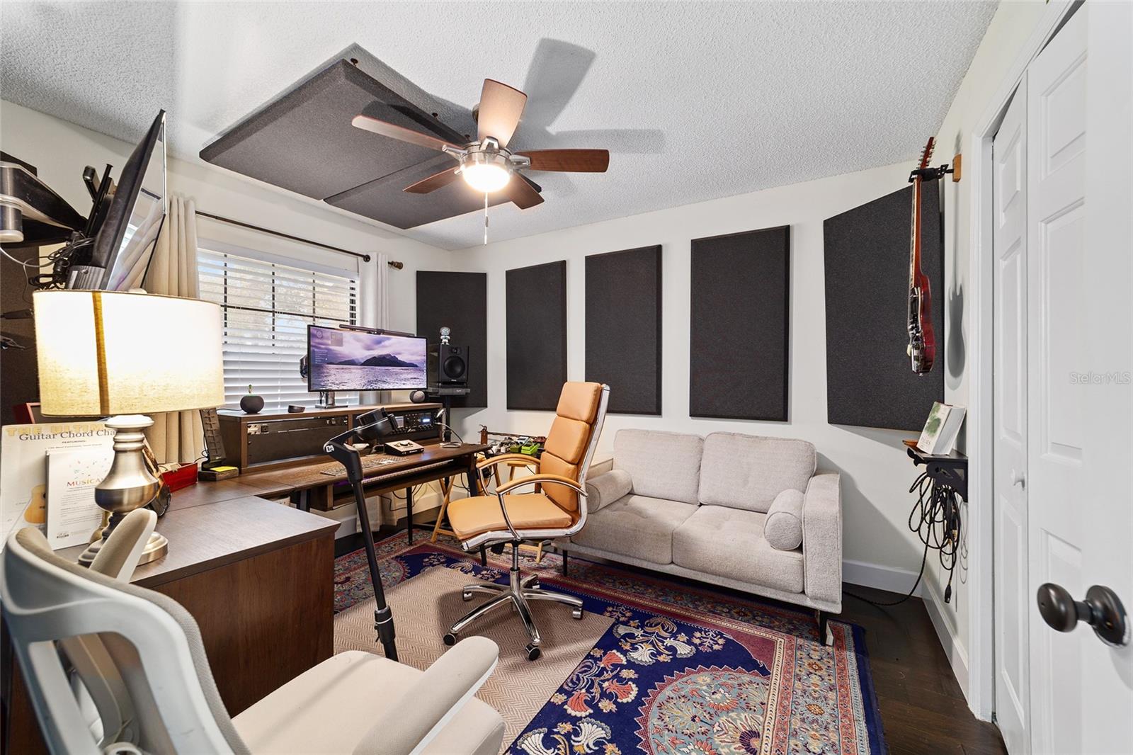 COUNTRY ESTATE - Residential