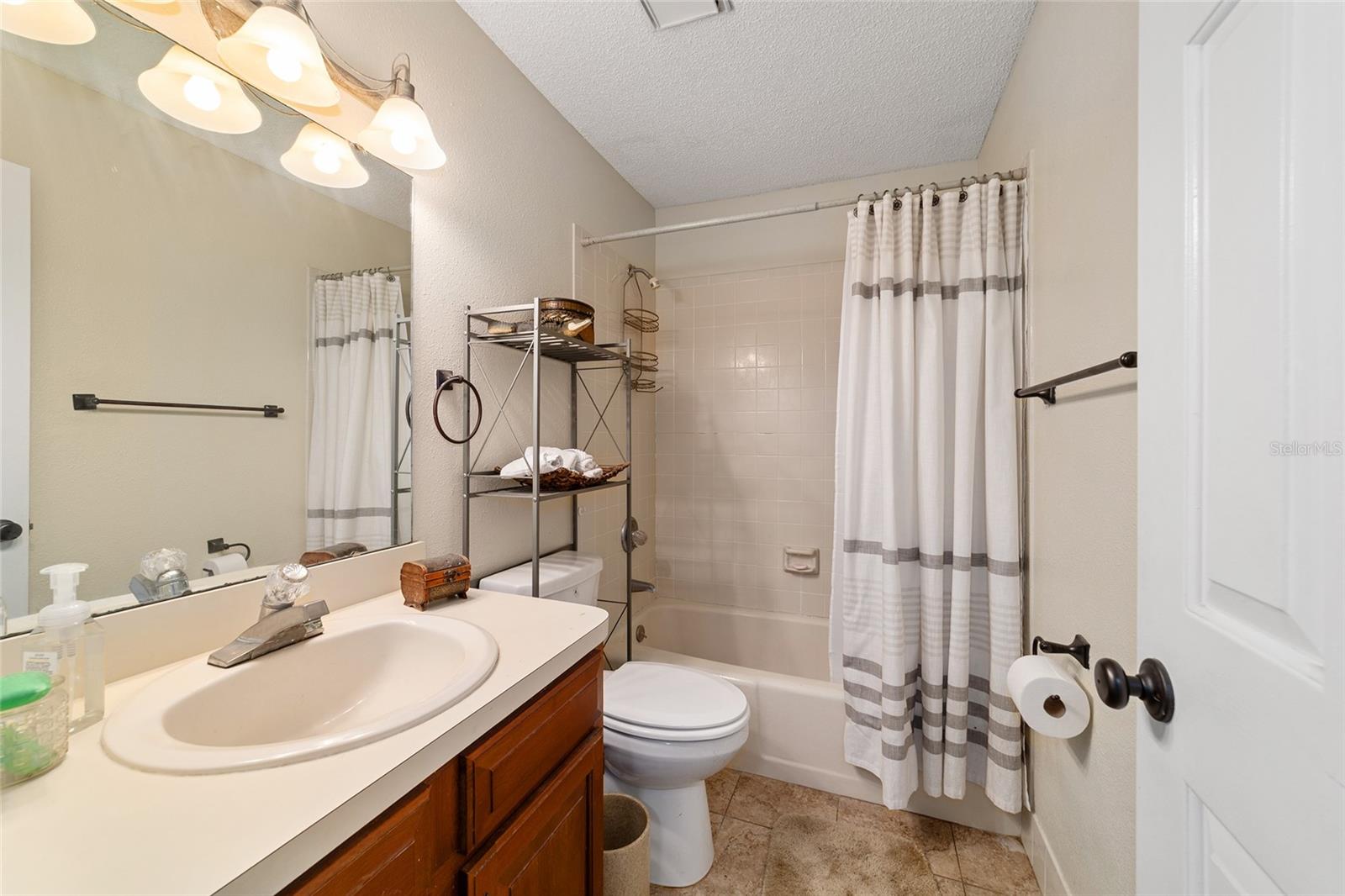 COUNTRY ESTATE - Residential