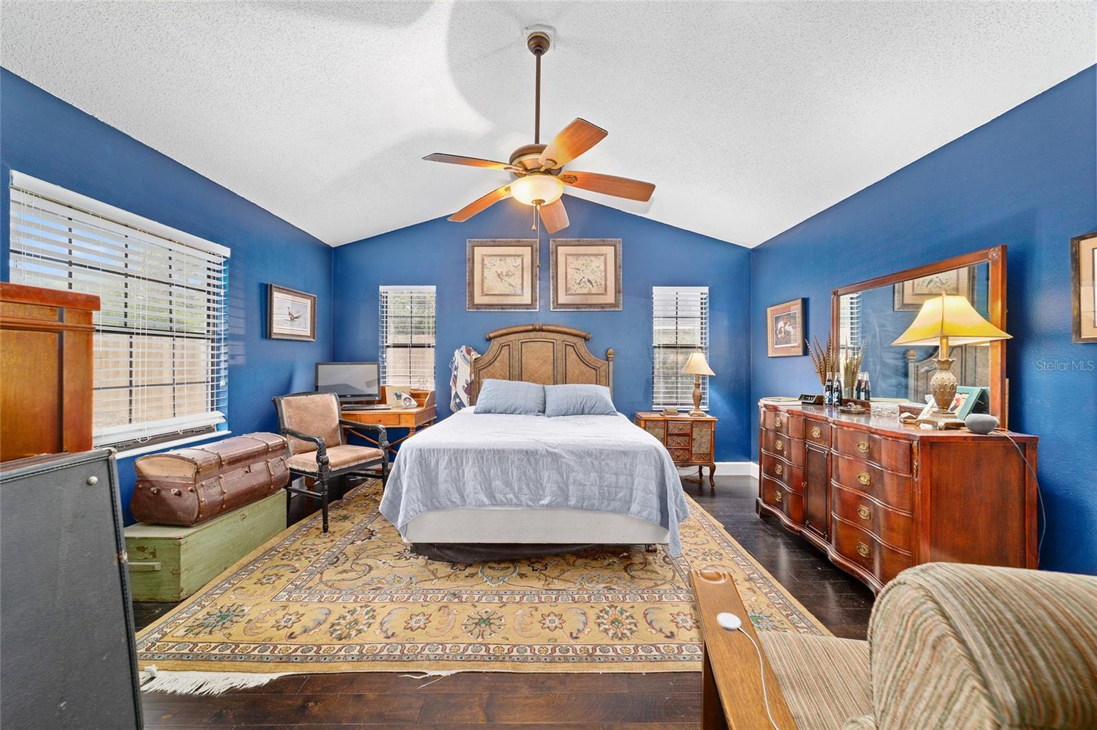 COUNTRY ESTATE - Residential