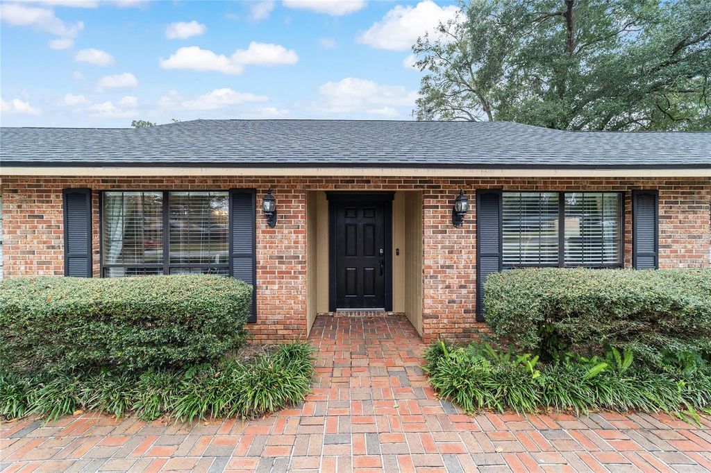 Photo of 5030 SE 3rd Place, Ocala, FL 34471 (MLS # OM714974)