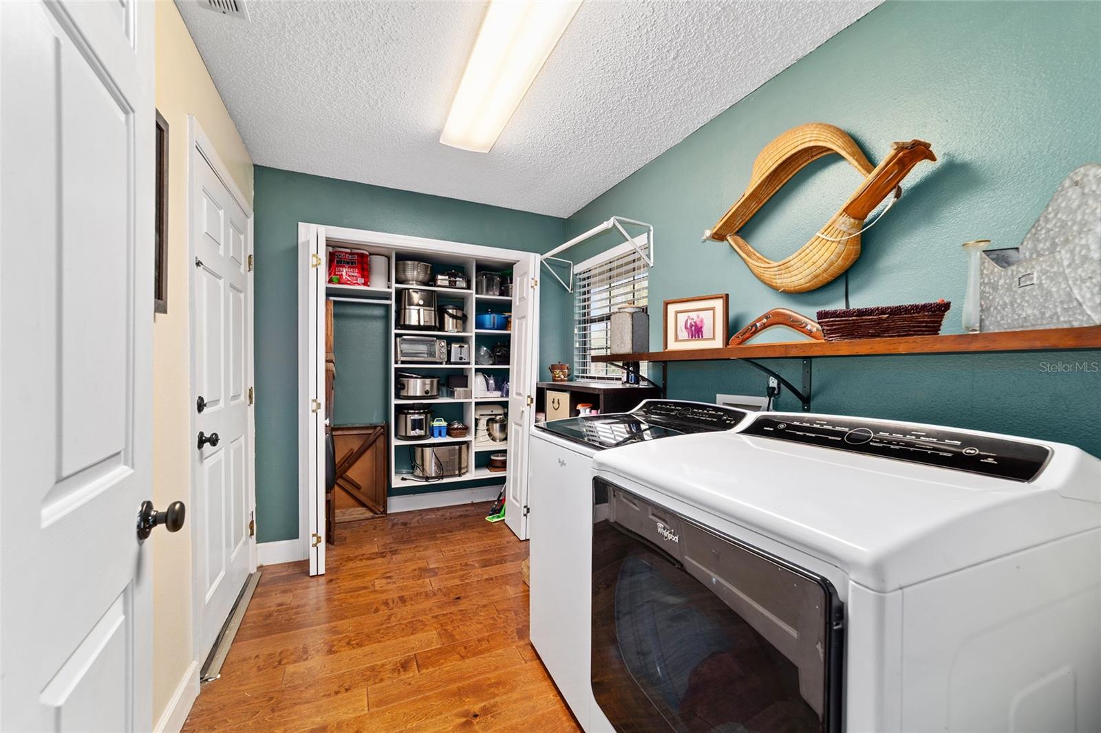 COUNTRY ESTATE - Residential