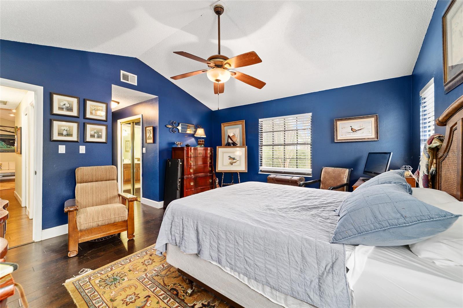 COUNTRY ESTATE - Residential