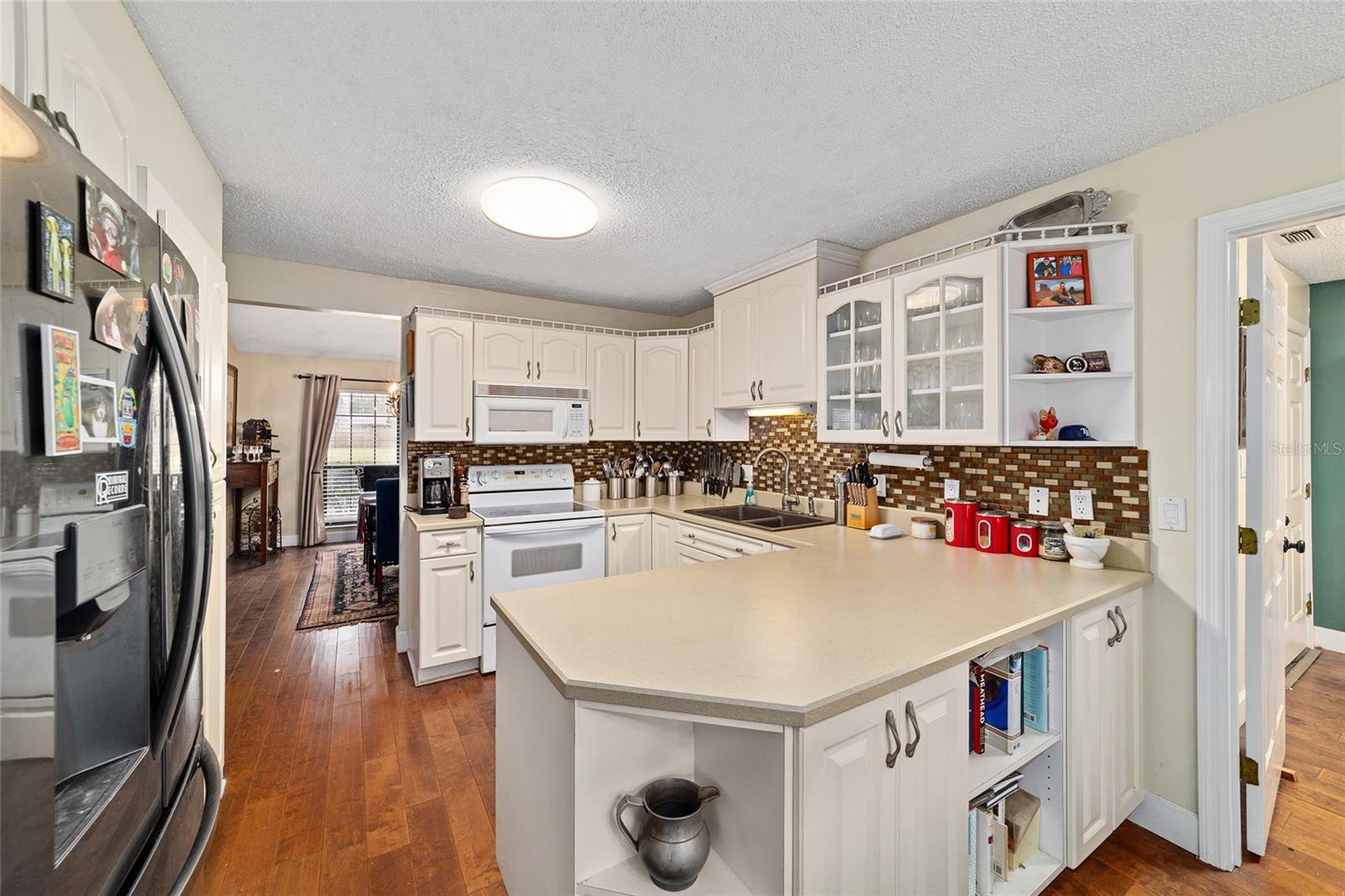 COUNTRY ESTATE - Residential