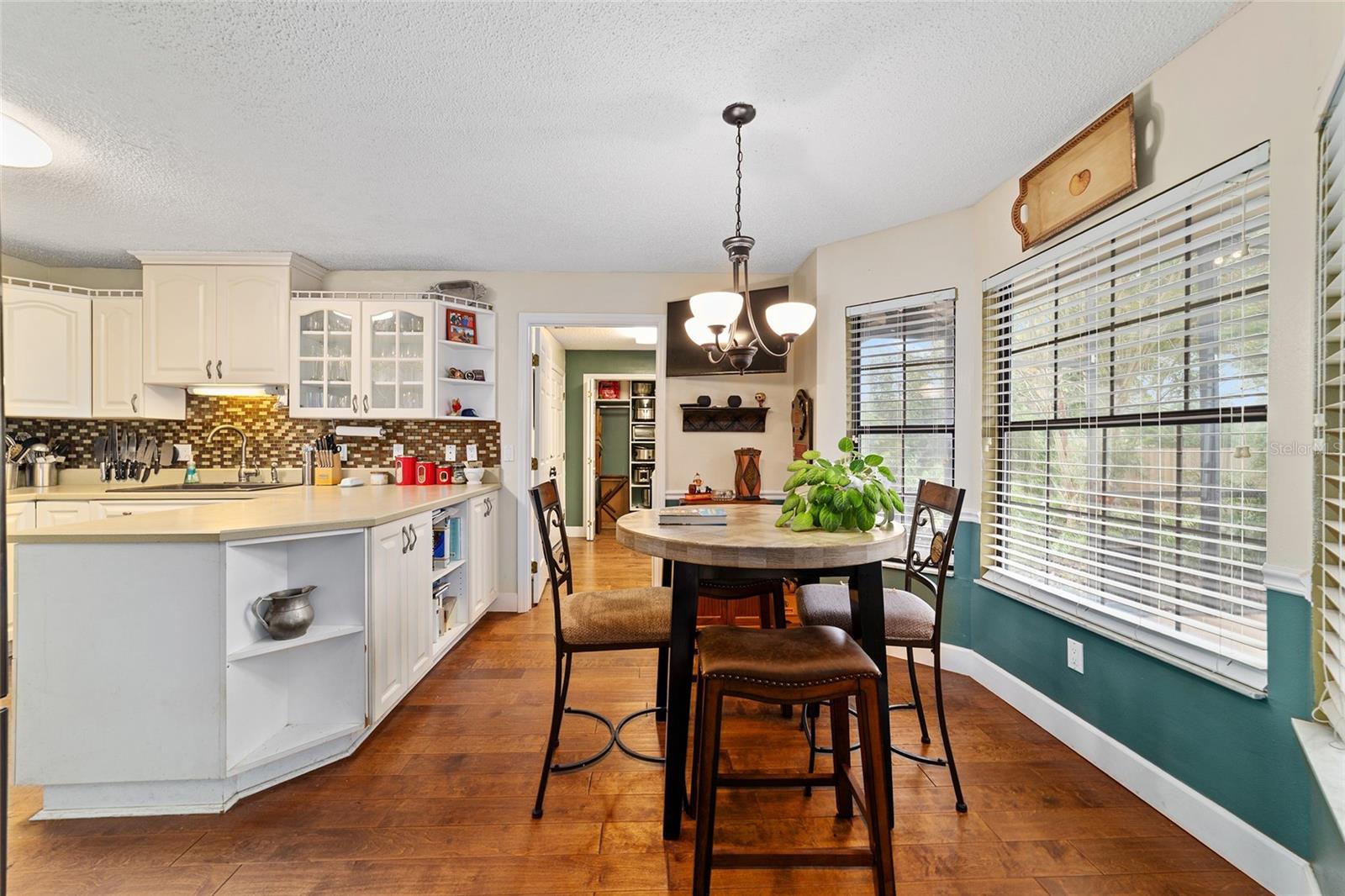 COUNTRY ESTATE - Residential