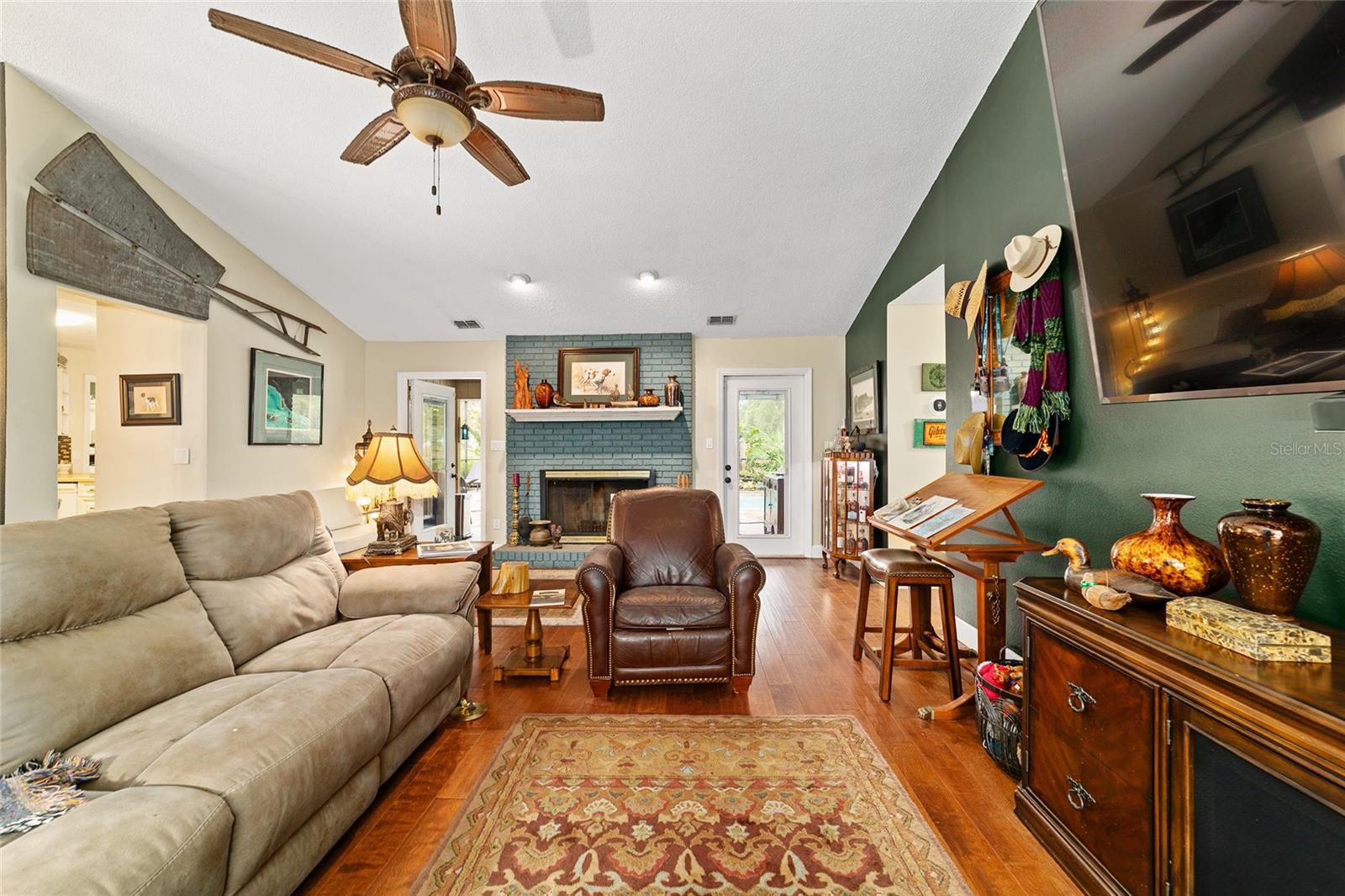 COUNTRY ESTATE - Residential