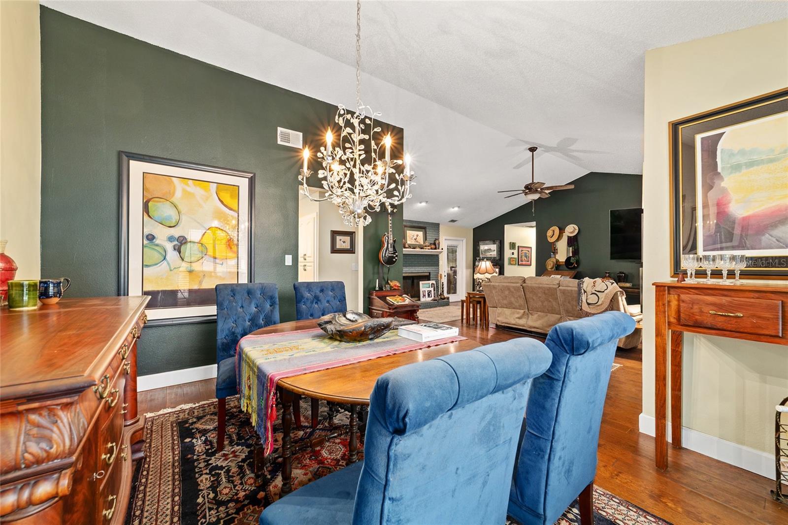 COUNTRY ESTATE - Residential