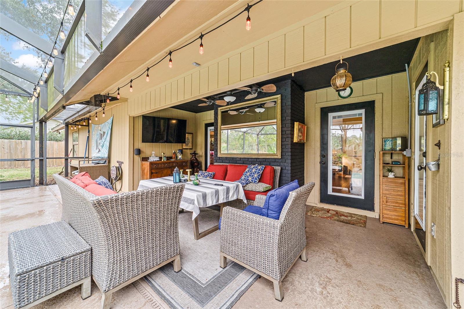 COUNTRY ESTATE - Residential