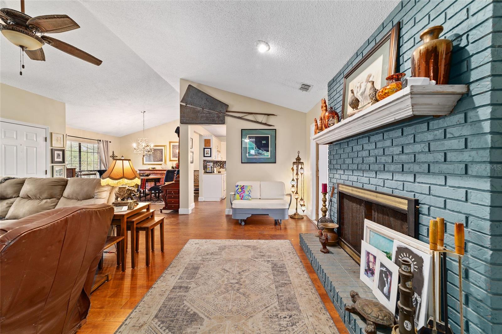 COUNTRY ESTATE - Residential