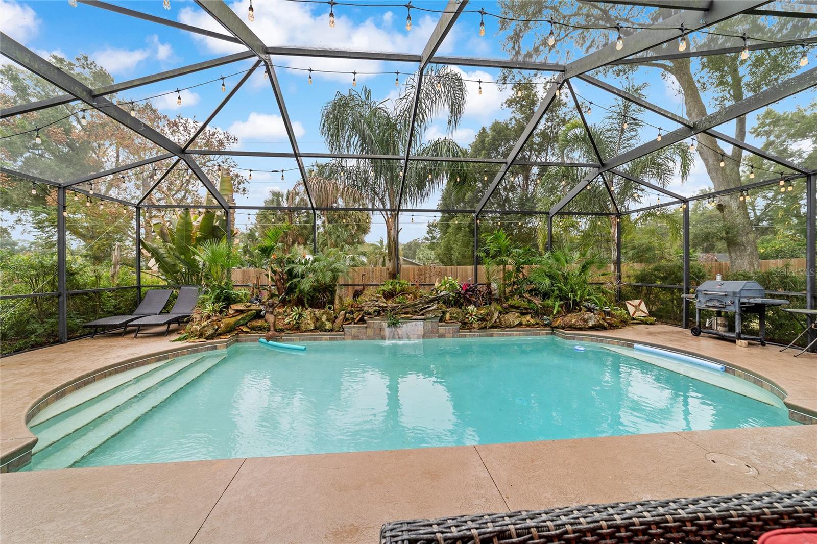 COUNTRY ESTATE - Residential