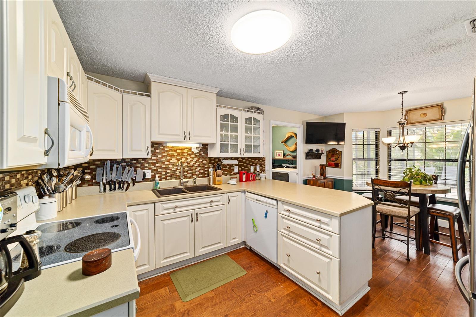 COUNTRY ESTATE - Residential