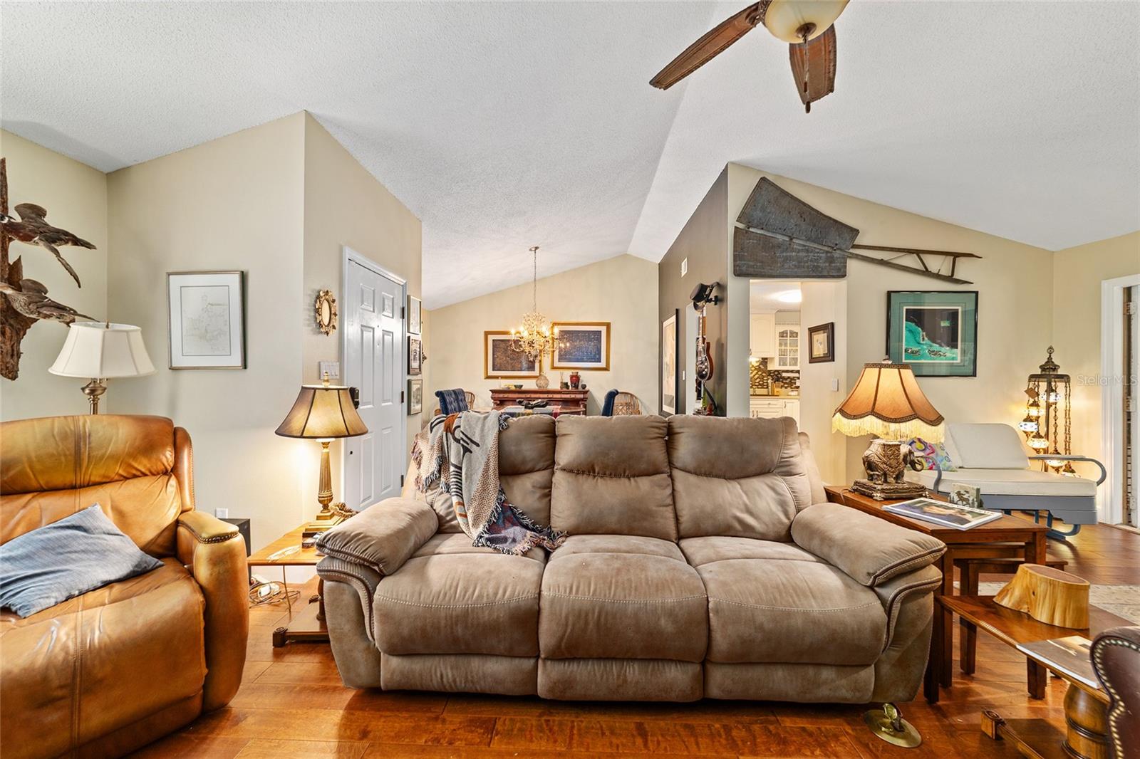 COUNTRY ESTATE - Residential