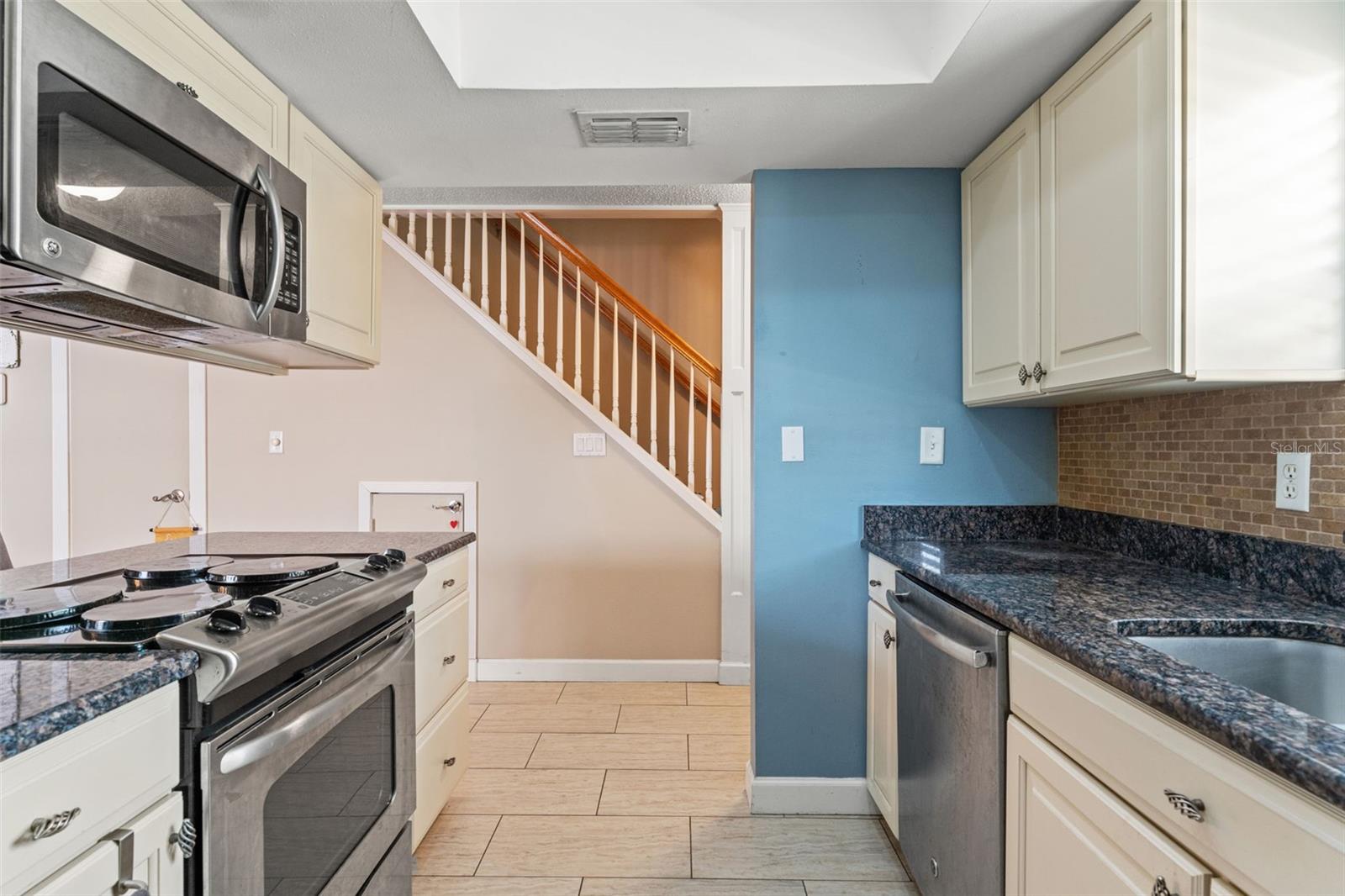 ARBOR OAKS A CONDO - Residential