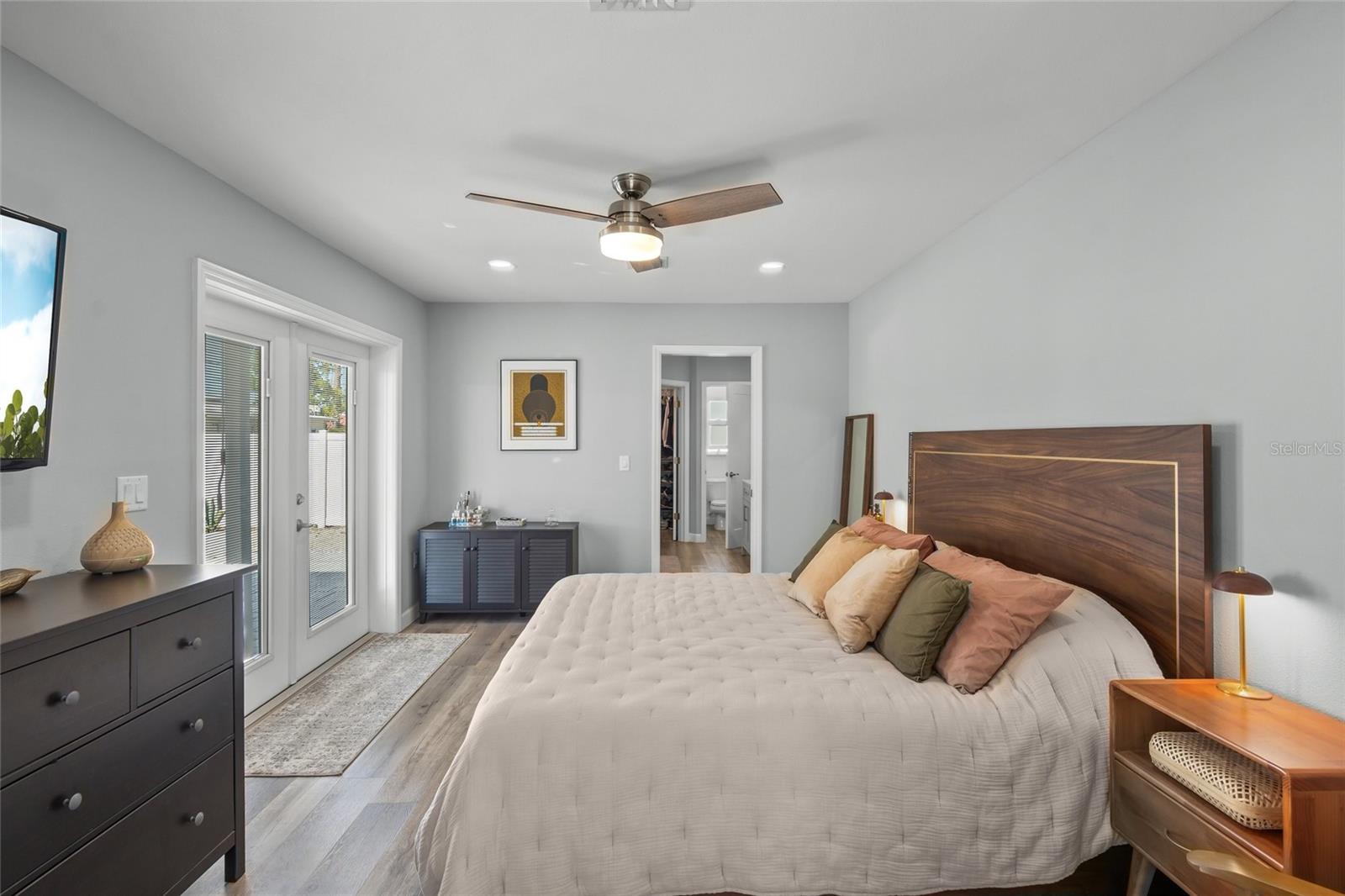 COUNTRY CLUB ESTATES - Residential