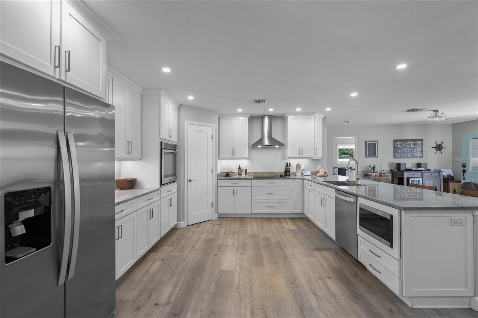 COUNTRY CLUB ESTATES - Residential