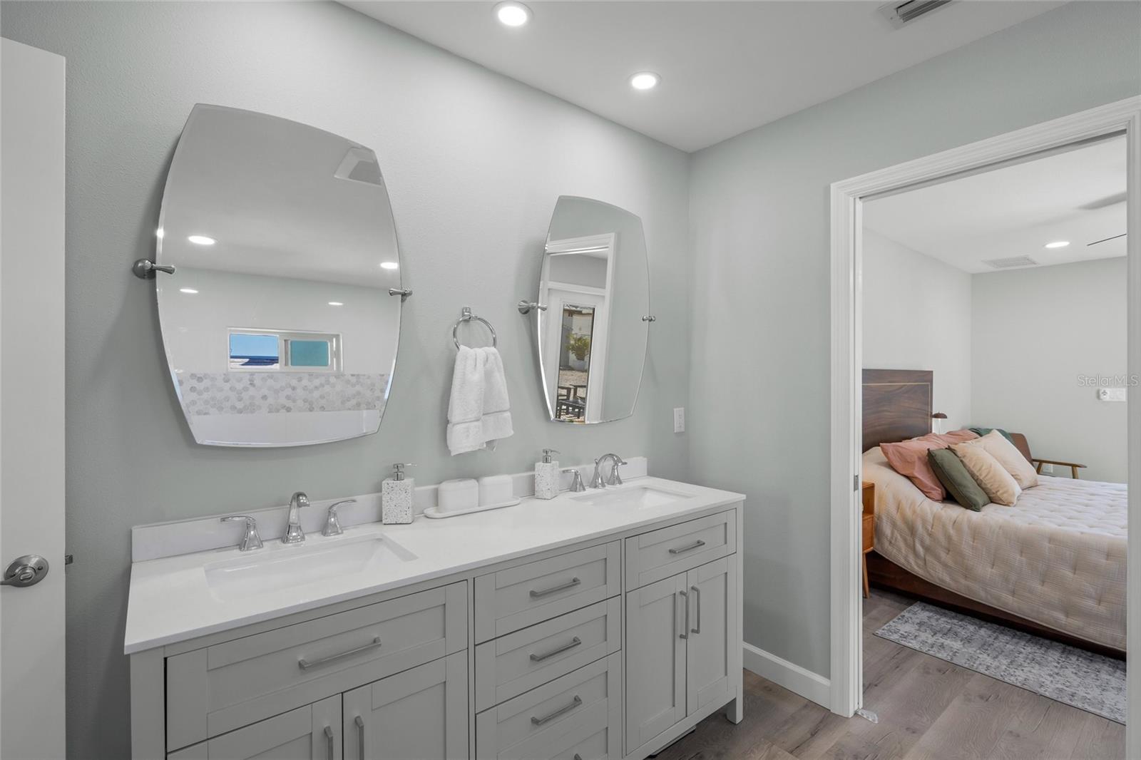 COUNTRY CLUB ESTATES - Residential