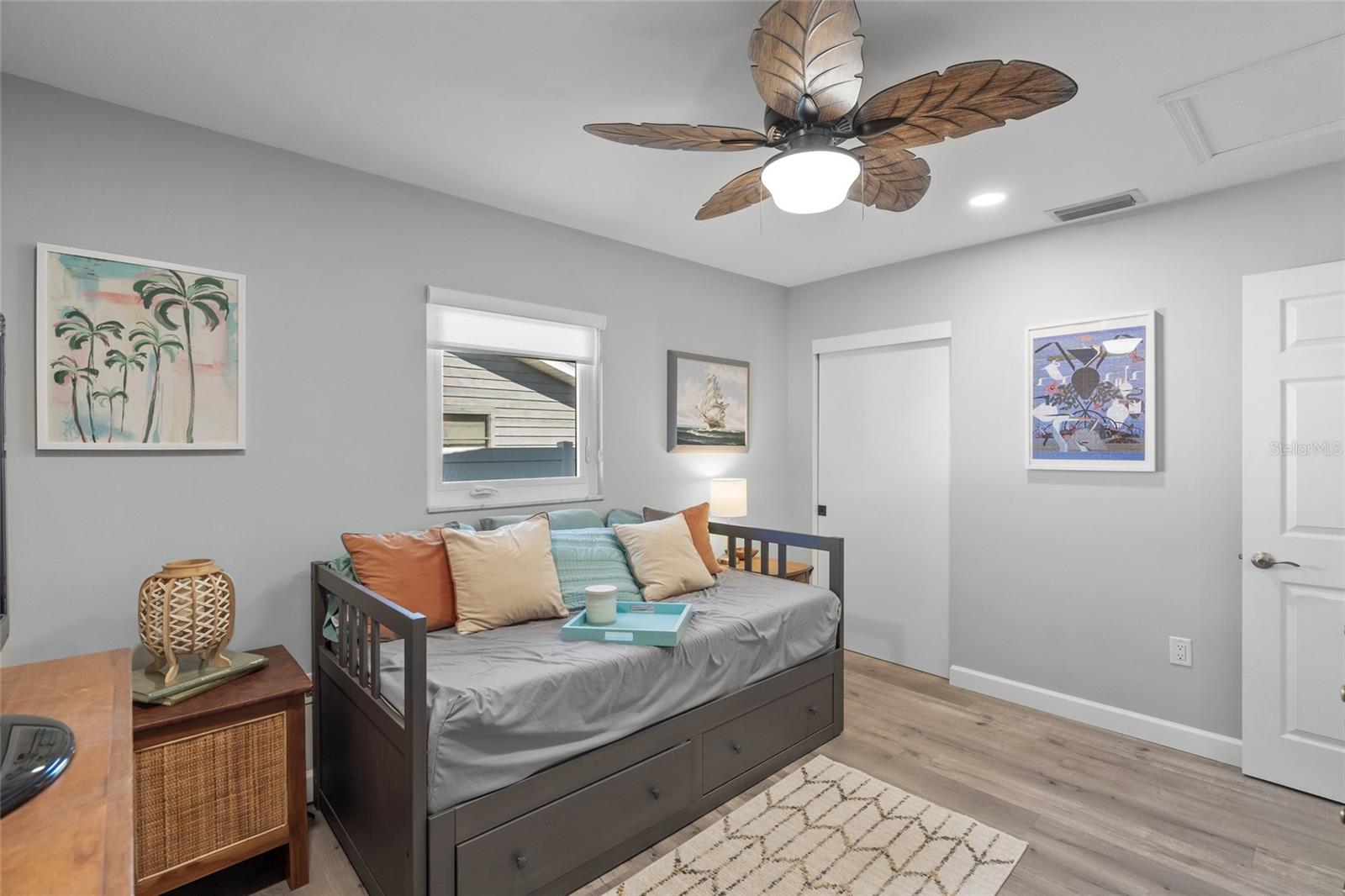 COUNTRY CLUB ESTATES - Residential