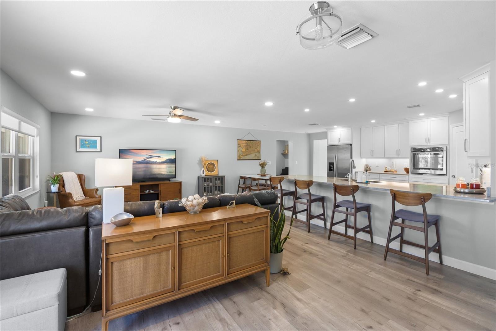 COUNTRY CLUB ESTATES - Residential