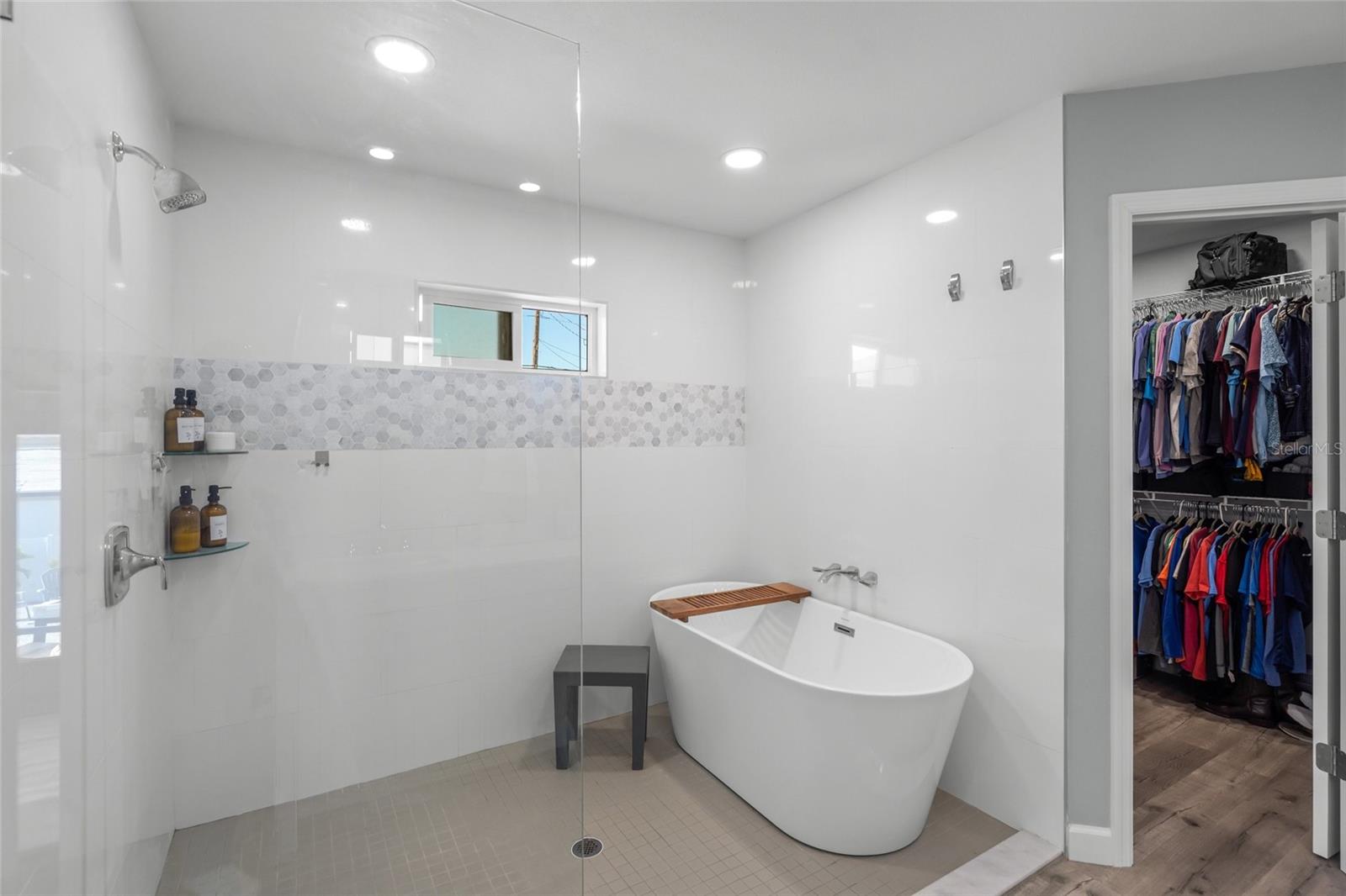 COUNTRY CLUB ESTATES - Residential