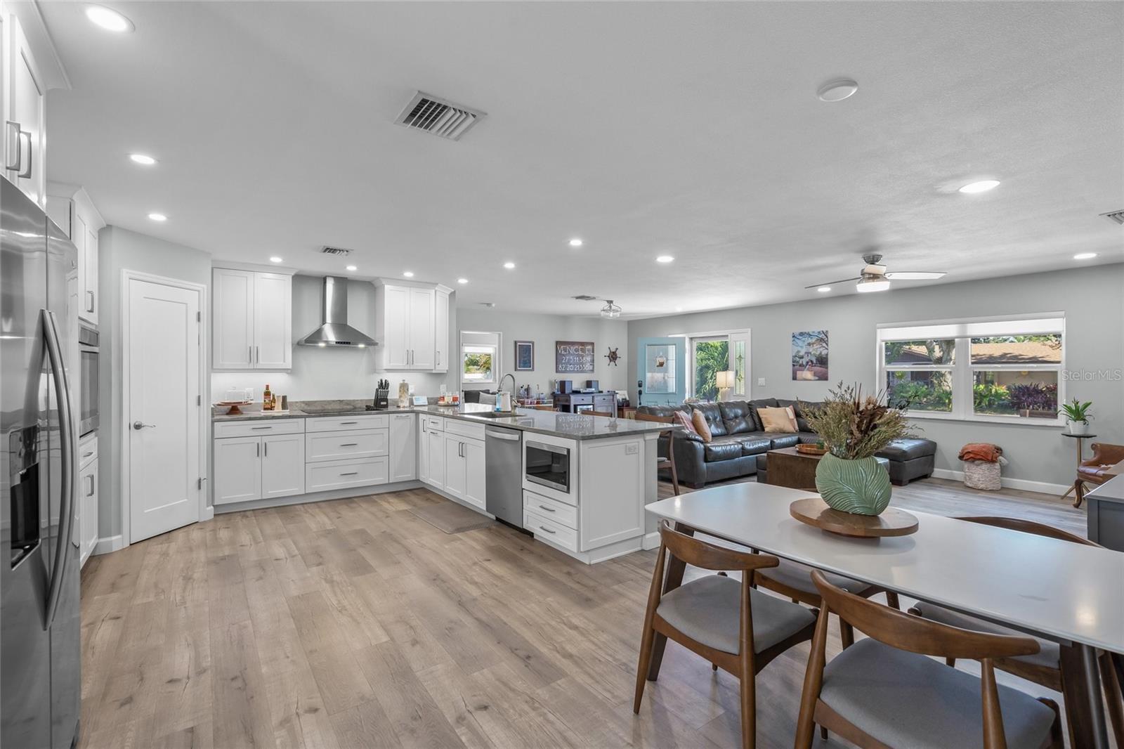 COUNTRY CLUB ESTATES - Residential