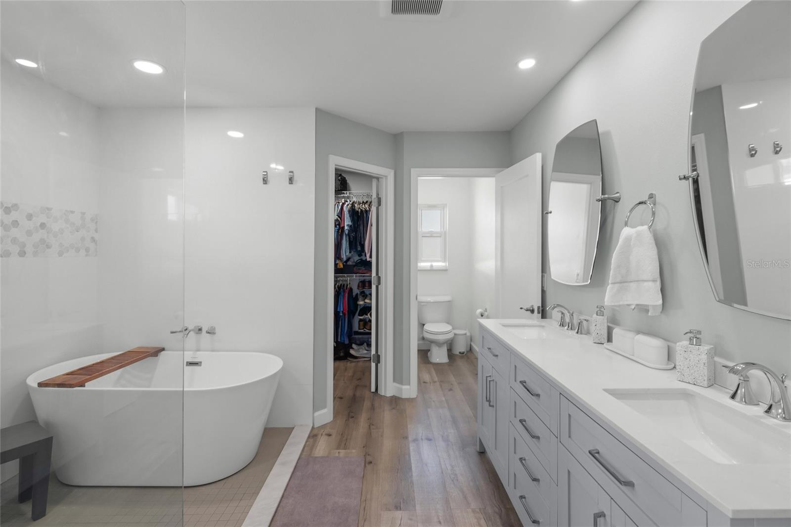 COUNTRY CLUB ESTATES - Residential