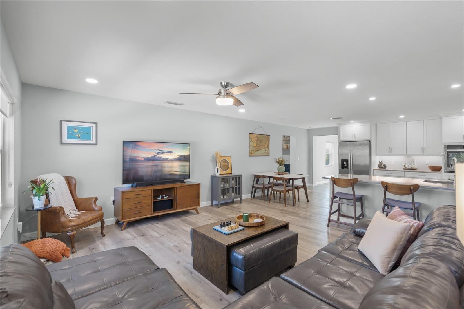 COUNTRY CLUB ESTATES - Residential