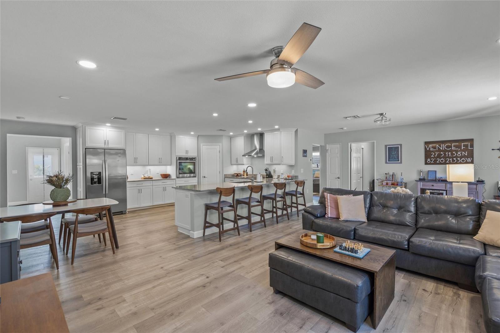 COUNTRY CLUB ESTATES - Residential