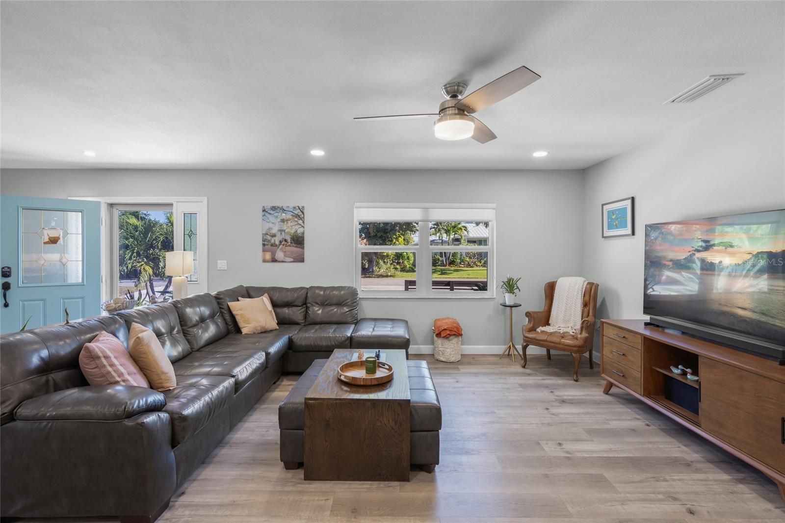 COUNTRY CLUB ESTATES - Residential