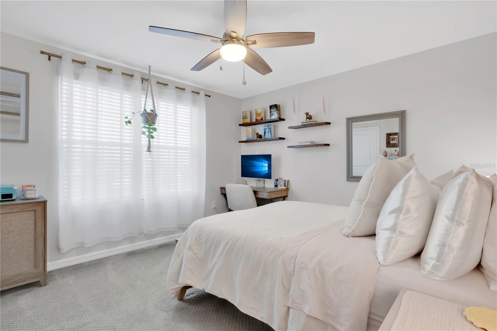 DEL TIERRA PH I - Residential