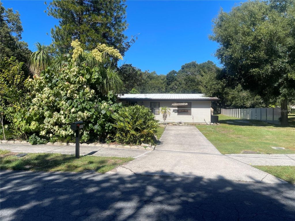 Photo of 1410 E Fern Road, Lakeland, FL 33801 (MLS # V4945514)