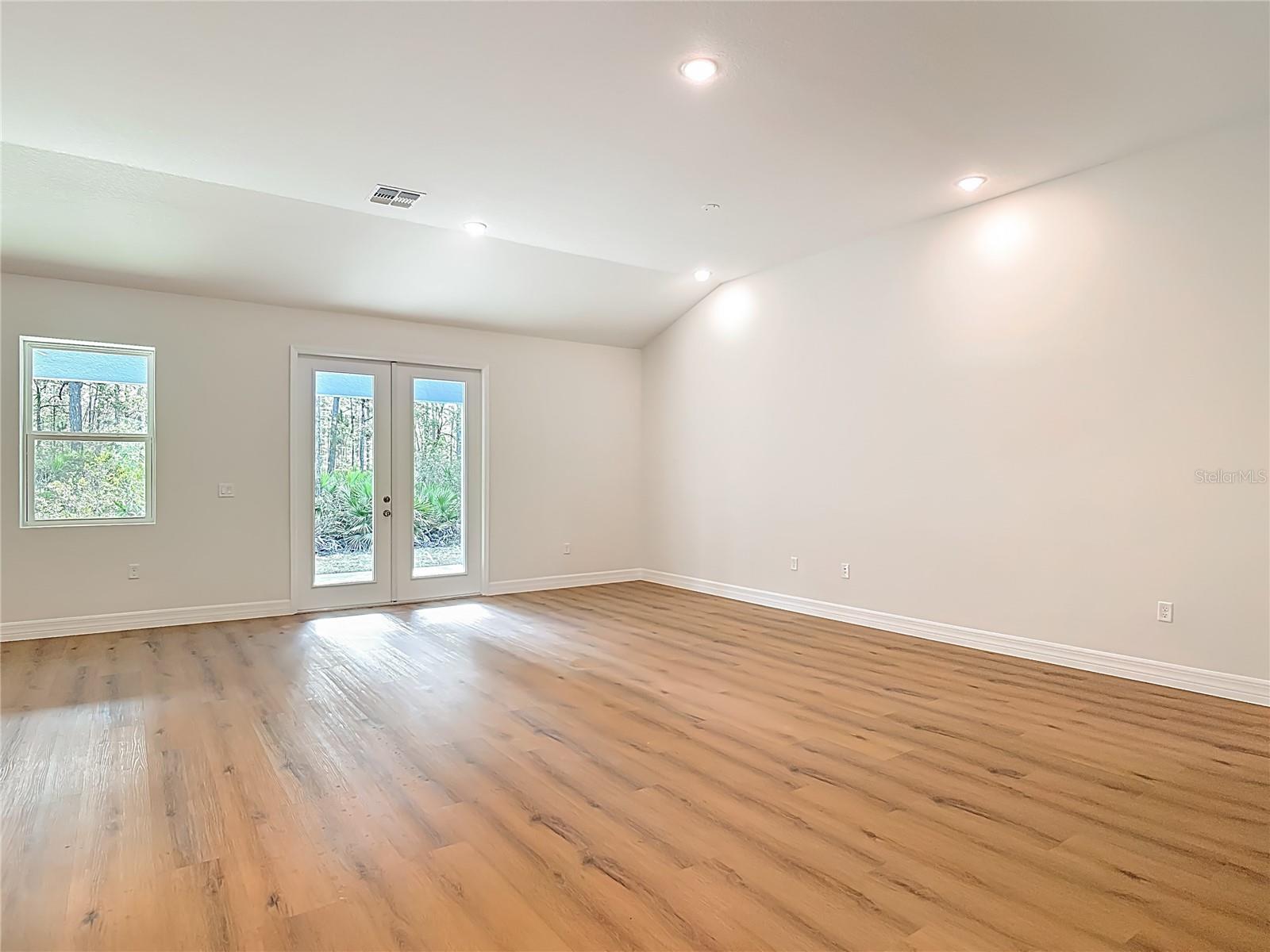 ROYAL TRAILS UNIT 01 - Residential