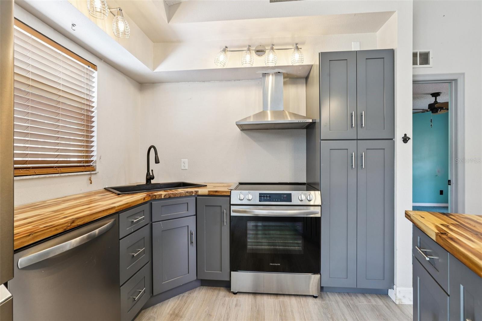 ROYAL HIGHLANDS - Residential