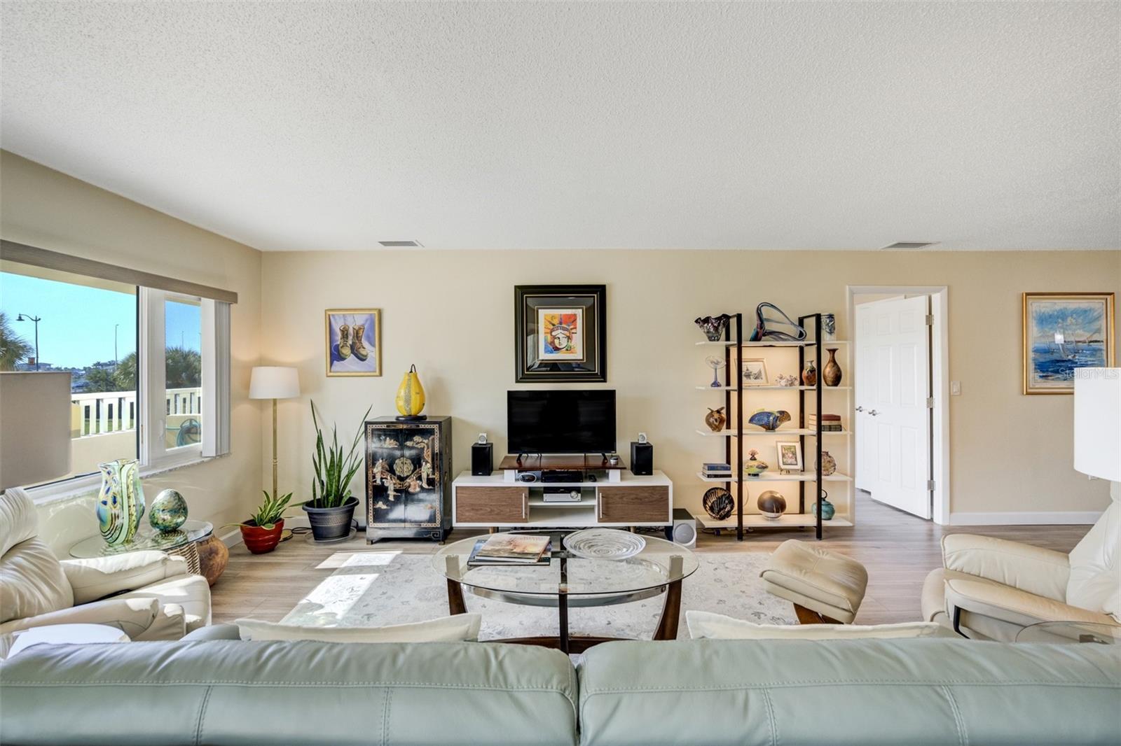 HARBOUR CLUB CONDO 3 - Residential