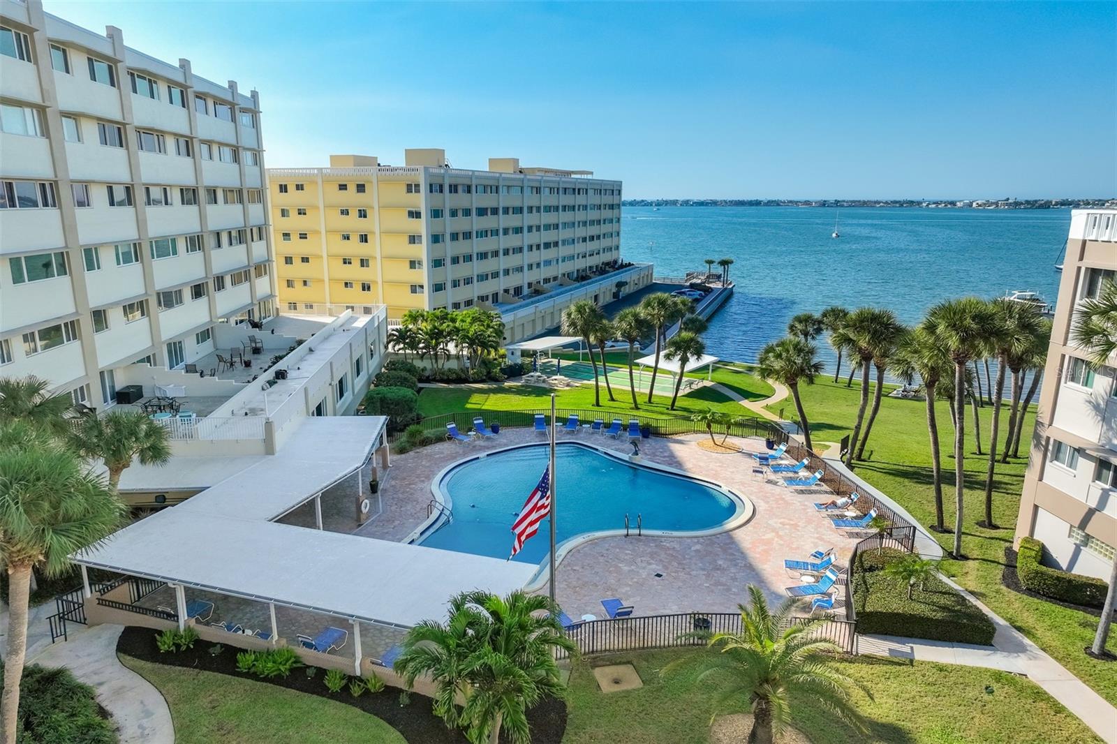 HARBOUR CLUB CONDO 3 - Residential