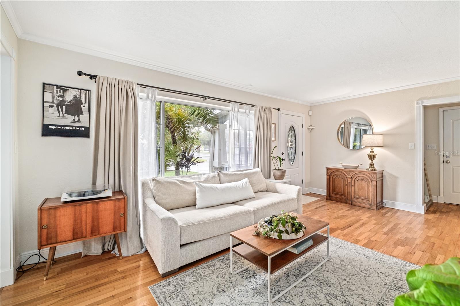 1437 KNOLLWOOD STREET