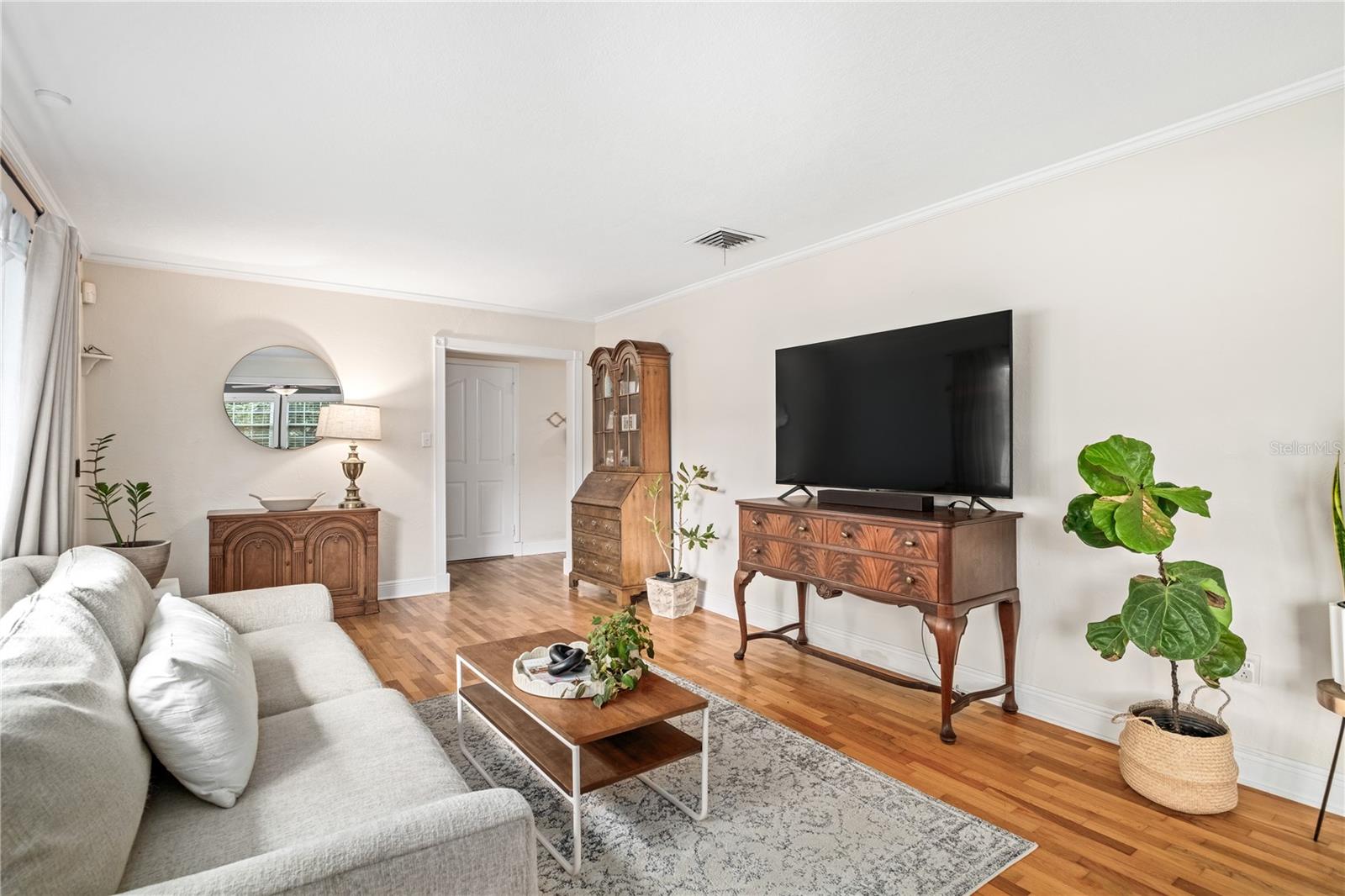 1437 KNOLLWOOD STREET