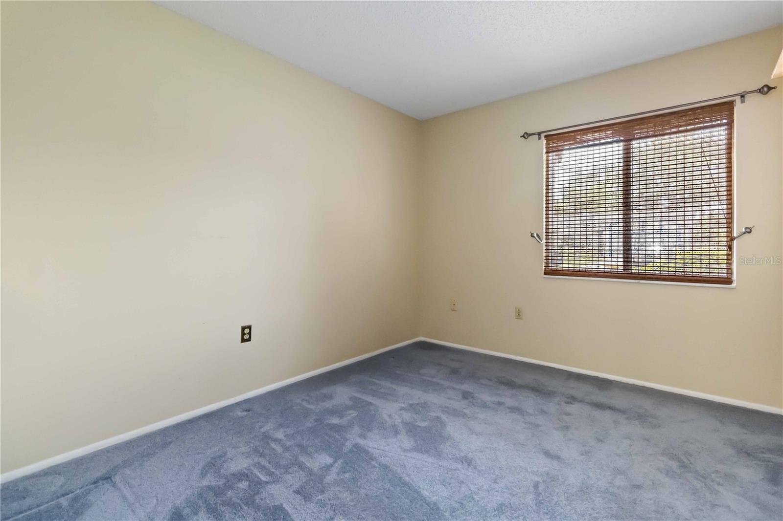 RAINTREE BY LAKE - Residential