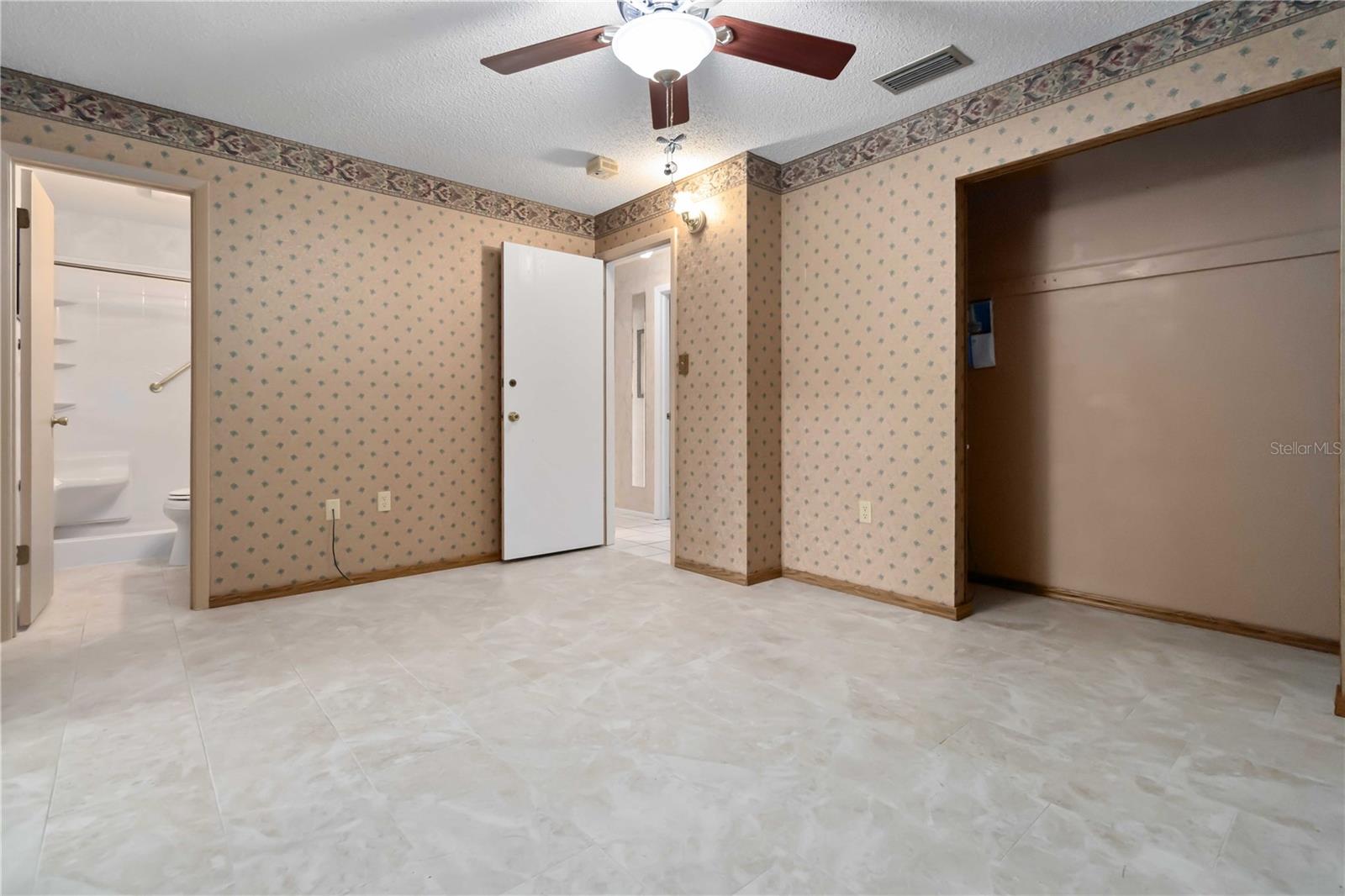 RAINTREE BY LAKE - Residential