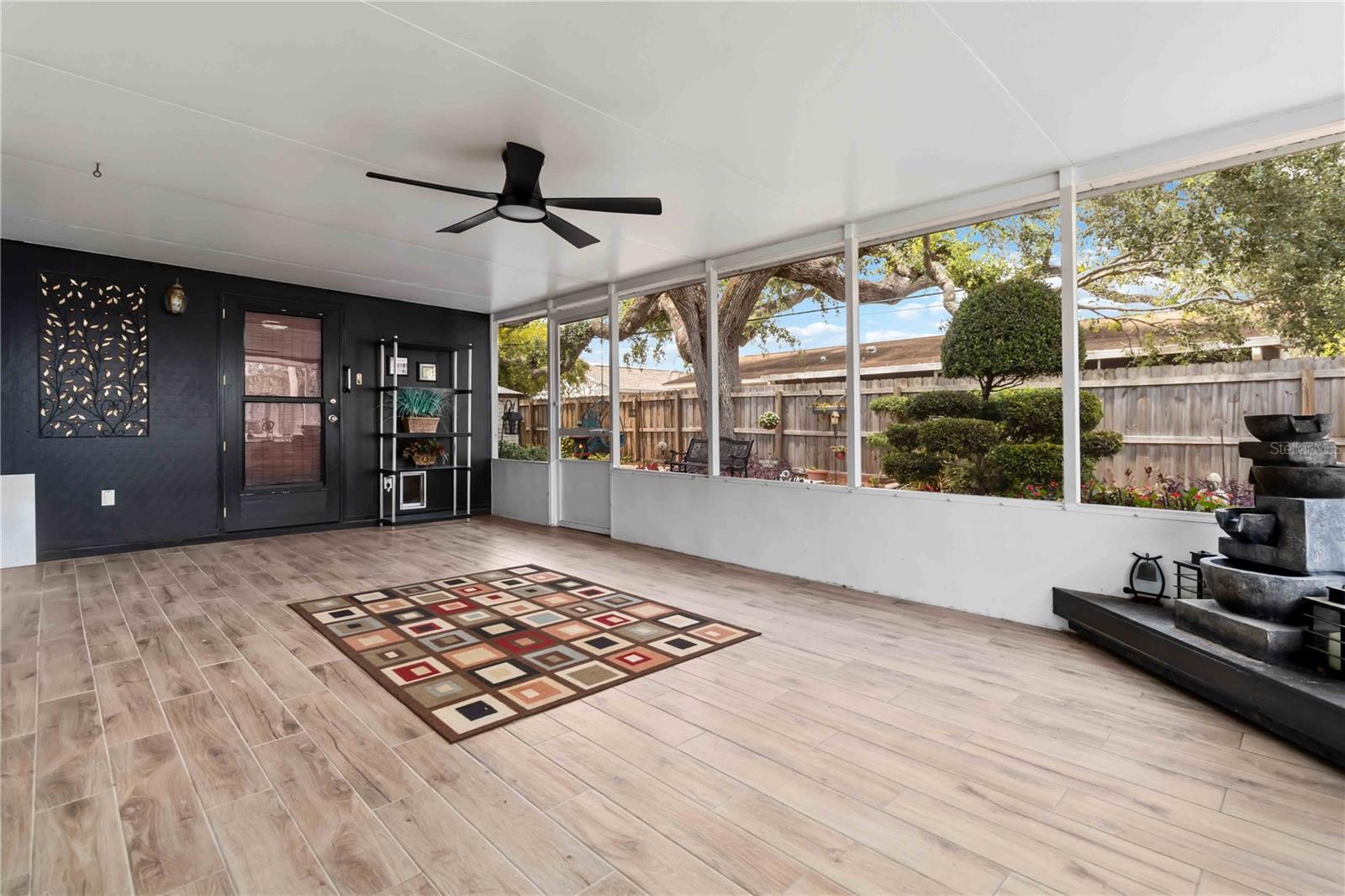 RAINTREE BY LAKE - Residential