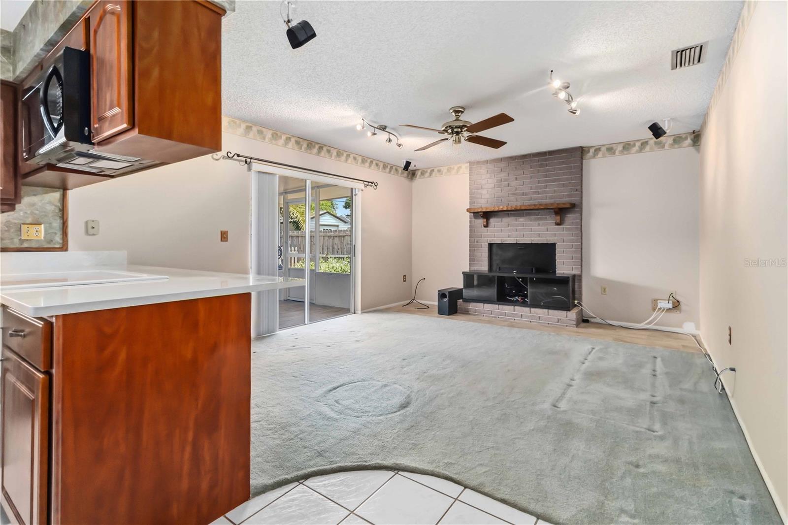 RAINTREE BY LAKE - Residential